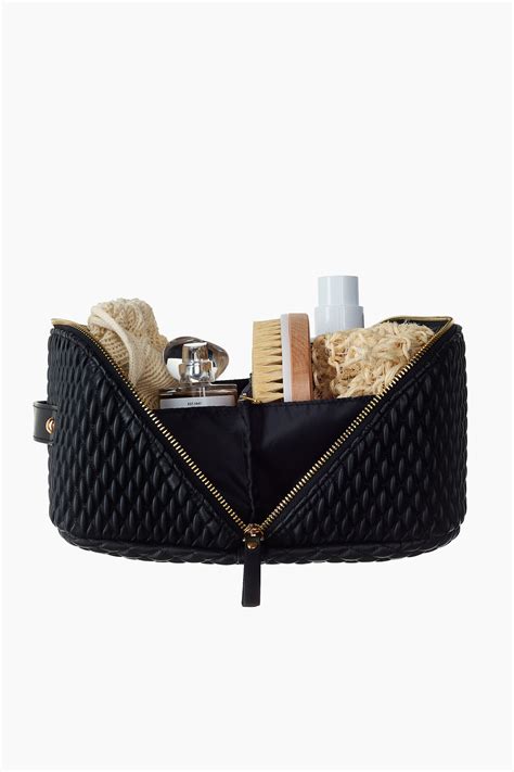 Quilted boxy wash bag - Black - Beauty all | H&M IN
