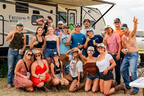 Bloomington, IL | Tailgate N' Tallboys