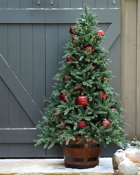 Oakville Outdoor™ Artificial Christmas Tree | Balsam Hill