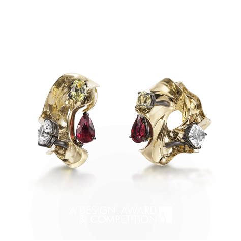 Acacia Earring by Jingcheng Wu