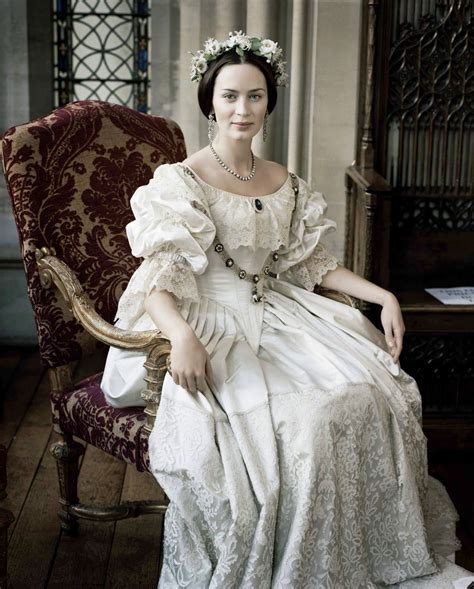 anne boleyn wedding - Recherche Google | Victorian wedding dress, Victoria wedding dress, Queen ...