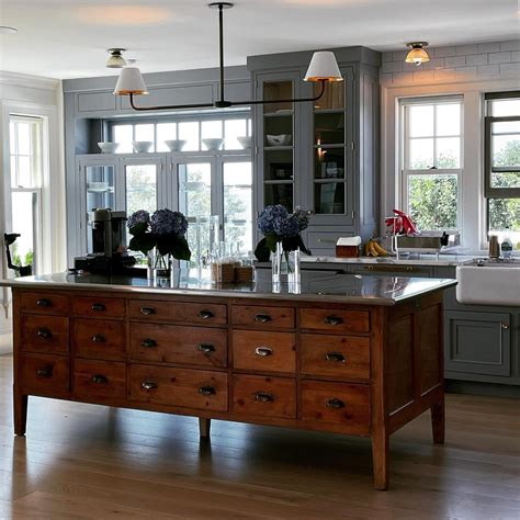 Antique Kitchen Island for Warmth and Charm in Your Kitchen
