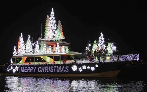 Christmas Boat Parade Dining - Newport Beach News