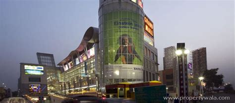 DLF Grand Mall - M G Road, Gurgaon - Shop / Showroom Project - PropertyWala