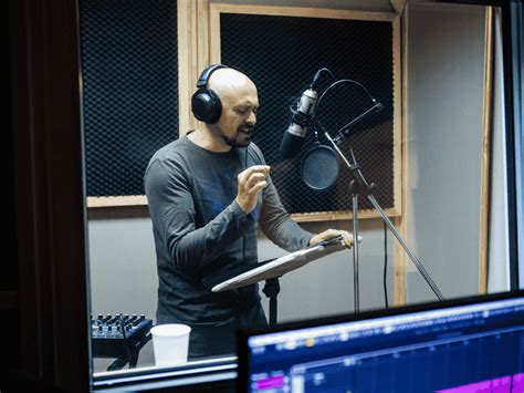 Voice Over Microphone 的图像结果