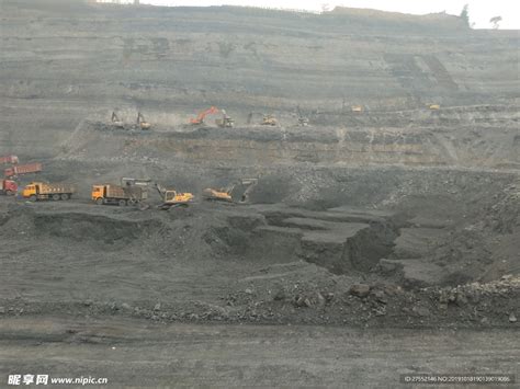中国最大露天煤矿，煤层厚达55米，开采了100多年后如今怎样_腾讯新闻