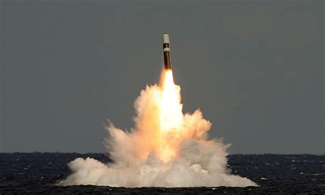 美三叉戟导弹配备低当量核弹头 已装备潜艇参与巡逻_手机新浪网