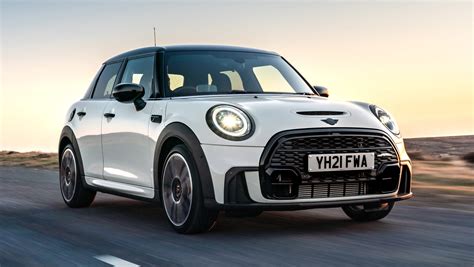 2021 MINI Cooper S Review - Automotive Daily
