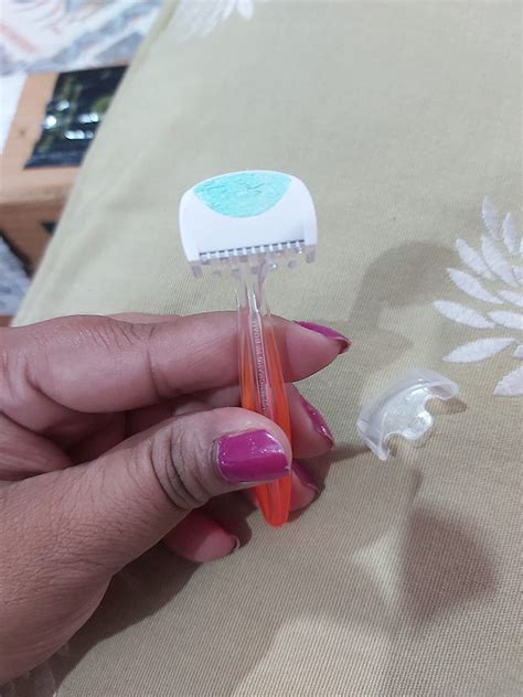 Kai Bikini line Japanese Razor for Women with Aloe Vera and Vitamin E ...