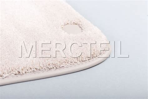 Buy the spare part Mercedes-Benz A22268058058U71 mat