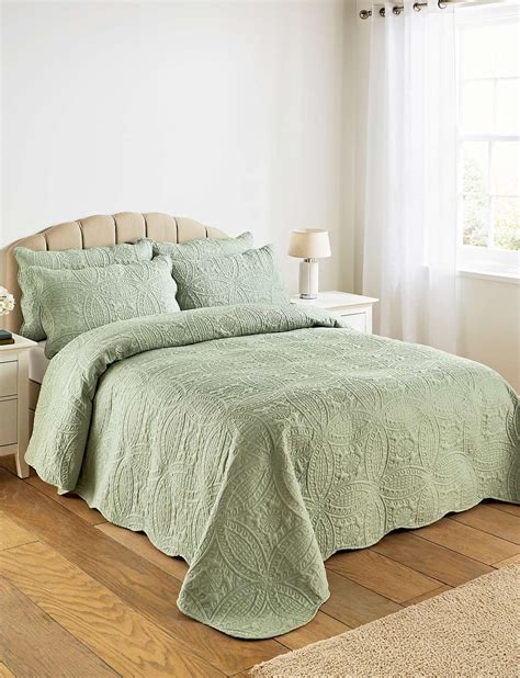 Olivia Quilted Bedspread Set | Chums