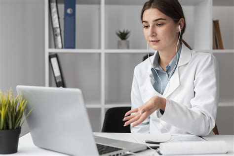 4 Reasons Why Virtual Receptionist for Medical Office Enhances Service & Efficiency