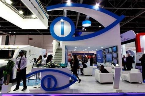 WorldConnect: Customer Reviews, Stands and Services