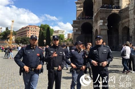 外国街头现中国警察巡逻 广州警方25人参加国际维和任务_凤凰网资讯_凤凰网