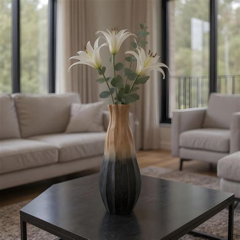 Wavy Ceramic Vase – Table & Twist