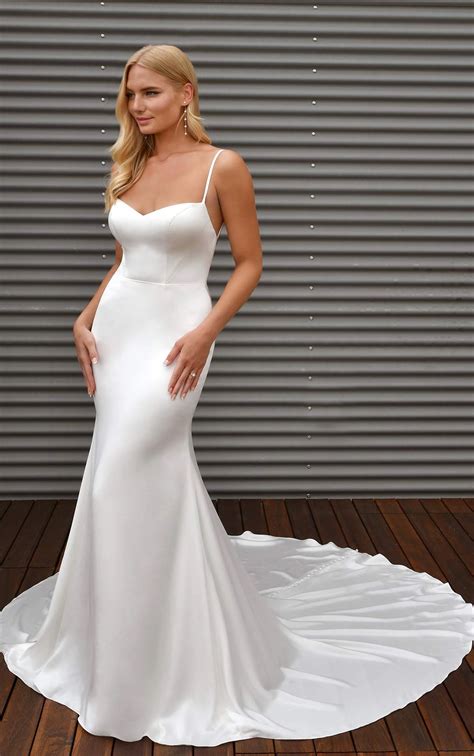 Simple Sweetheart Sheath Wedding Dress | Martina Liana Wedding Dresses