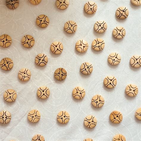 Pack Of 5 Wooden Buttons With A Printed Smiley Pattern – Sanskruti