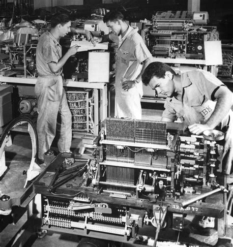 Computer Assembly Line Worker 的图像结果
