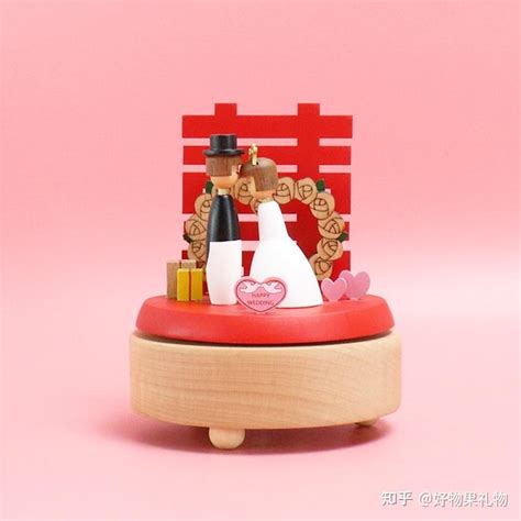 订婚要些什么礼物最新素材