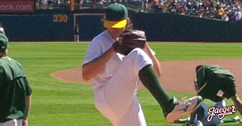 Pitcher Becomes Set Baseball 的图像结果