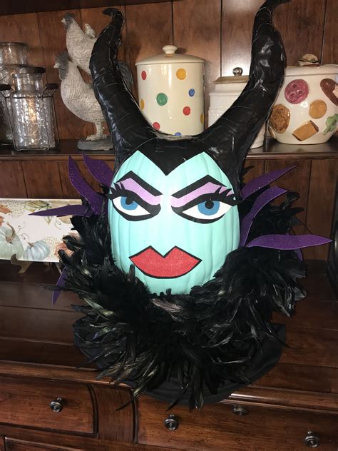 31 Easy Disney Pumpkin Painting Ideas » Lady Decluttered