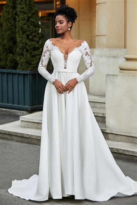 Lace Plunging V-neck Satin Wedding Gown – DUNTERY