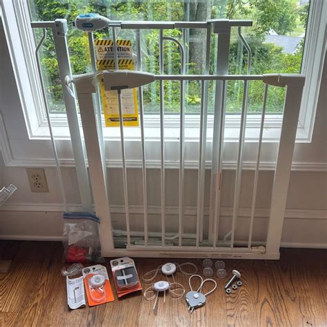 Munchkin and Regalo Baby Gates and Other Safety Accessories (LR-DZ ...