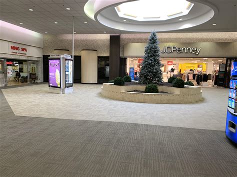 JCPenney at the Sandusky Mall, Sandusky Ohio. Small 1 floor store and ...