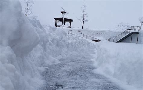 辽宁本溪遭遇大暴雪 积雪29厘米汽车被“淹没”-天气图集-中国天气网
