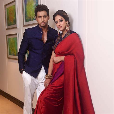 Nusrat Jahan Married Look: যশকে 'Husband' বলে পরিচয় দেওয়ার পরই শাঁখা ...