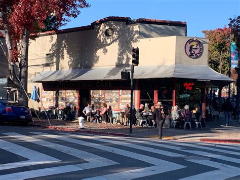 Hudson Bay Cafe on a sunny Fall afternoon – Rockridge Manor Neighborhood