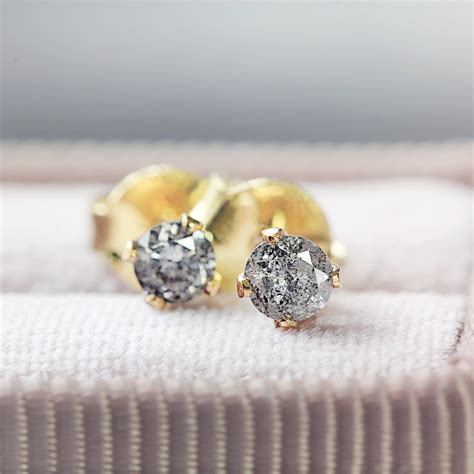 SINGLE Diamond Stud Earring - Grey Diamond Earring