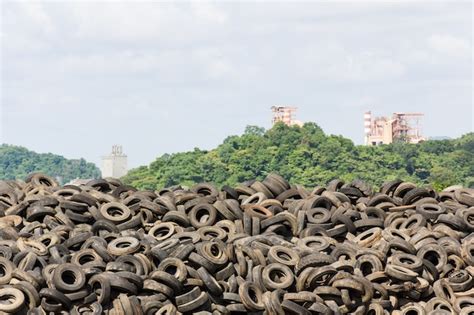 Old tires heap | Premium Photo