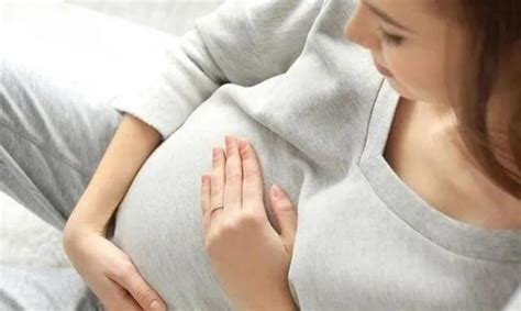 缺氧会导致胎儿窒息，孕妇身体释放出4种信号，暗示胎儿缺氧