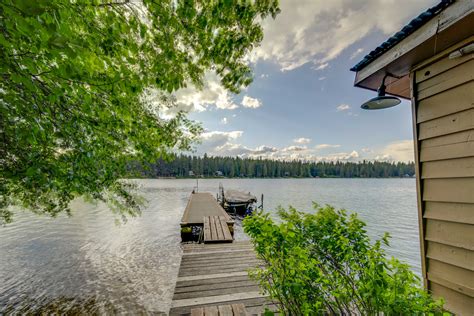 Waterfront Newport Vacation Rental on Sacheen Lake | Evolve