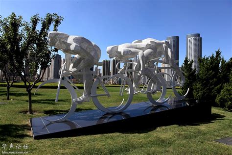 东北之旅掠影：1、大连星海广场运动雕塑[原创] - 摄友摄色 - 华声论坛