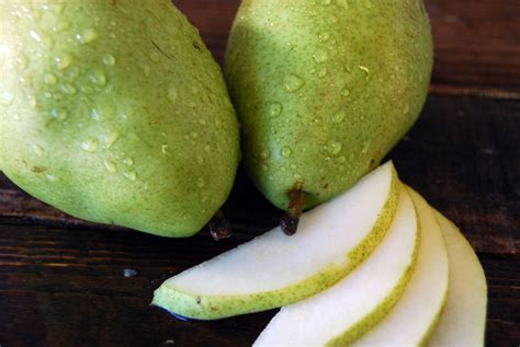 Pears-D’Anjou (3) – Edible Earth Farm