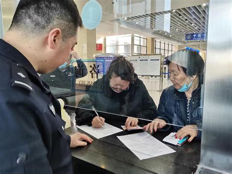 首例！二连浩特市公安口岸签证窗口顺利完成恢复通关后外籍申请人签证 – 大公网内蒙古频道