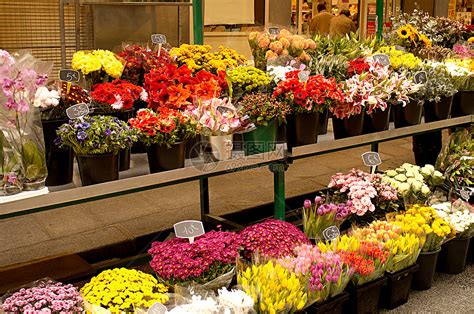 如何摆地摊卖鲜花，才能获得最大收益？ - 知乎