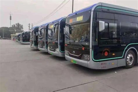 北京大1路公交车史话：他们组成了首个“共青团号”车组 | 北晚新视觉