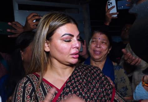 Rakhi Sawant cries inconsolably after mother's demise