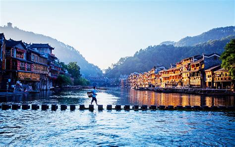 The Perfect Guide To Traveling Fenghuang, China | Linda Goes East