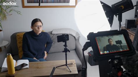Practical Light Interview Shot 的图像结果