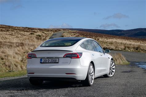Tesla Model 3 Performance (2020) | Reviews | Complete Car