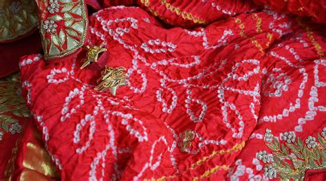 All About Bandhani Sarees | Singhanias – Singhania's
