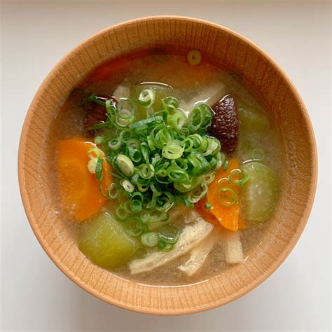 Easy Miso Soup Using Dashi stock granules - Japanese recipe