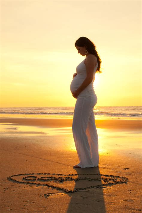 beach maternity pictures
