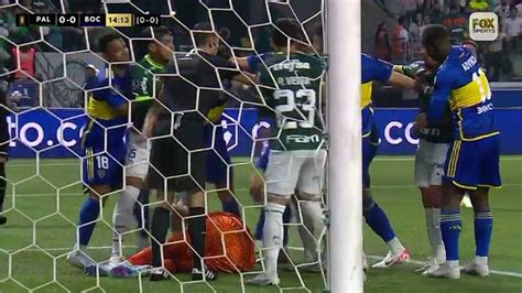 Fuerte cruce entre los futbolistas de Boca y Palmeiras - Olé