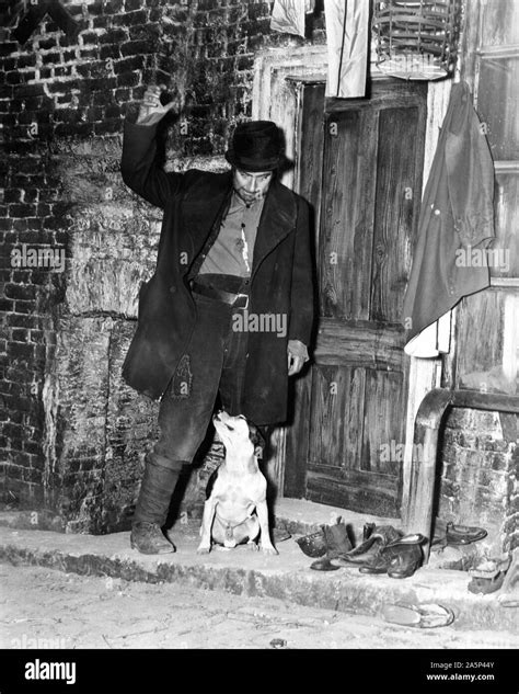 ROBERT NEWTON as Bill Sykes with his Dog in OLIVER TWIST 1948 director ...