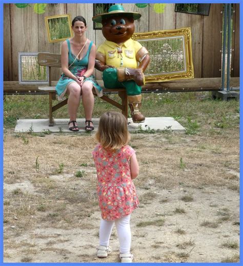 Solve Youngest daughter with smallest grandchild. Ons jongste dochter met het kleinste ...